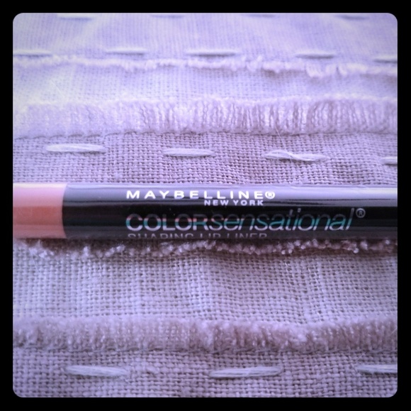 Maybelline Other - Maybelline colorsensational shaping lip liner